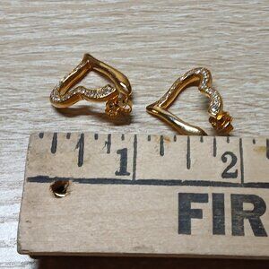 Avon Gold Tone Faux Stone Heart Stud Earrings Vintage Costume Jewelry #95